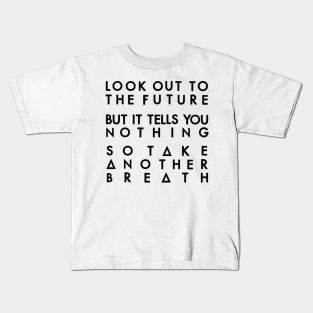 Look to the future and breath (black) Kids T-Shirt